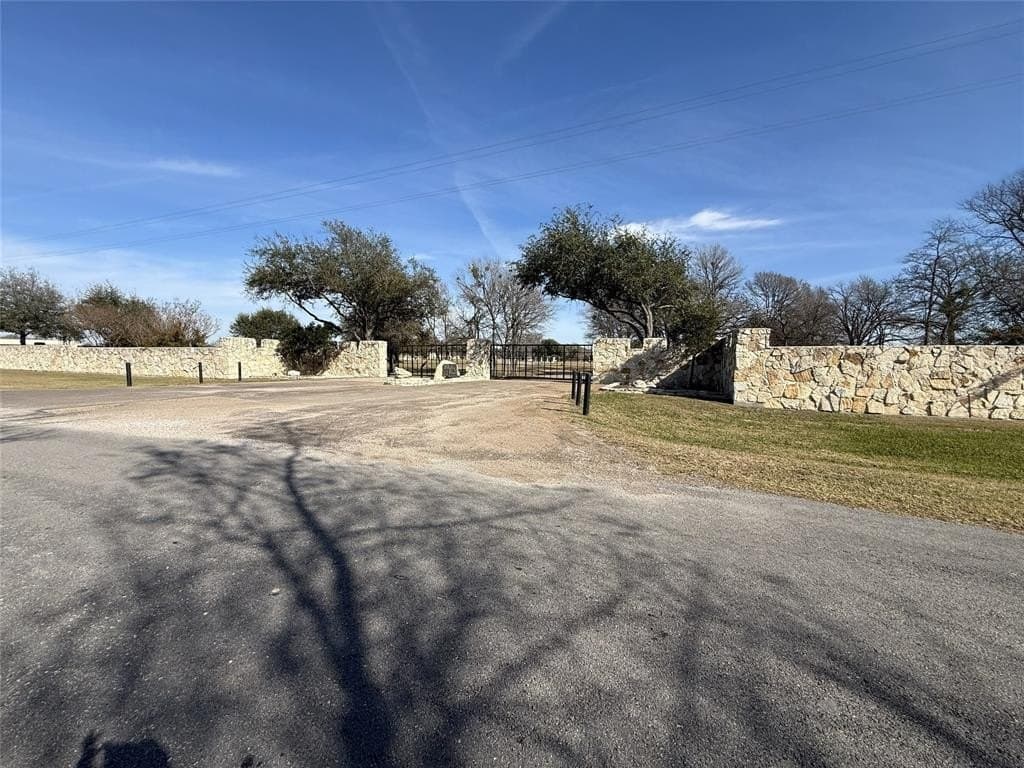 0.65 acres in Navarro County - photo 4