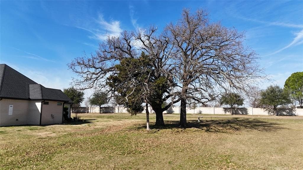 0.65 acres in Navarro County - photo 12