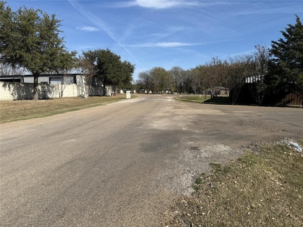 0.65 acres in Navarro County - photo 6