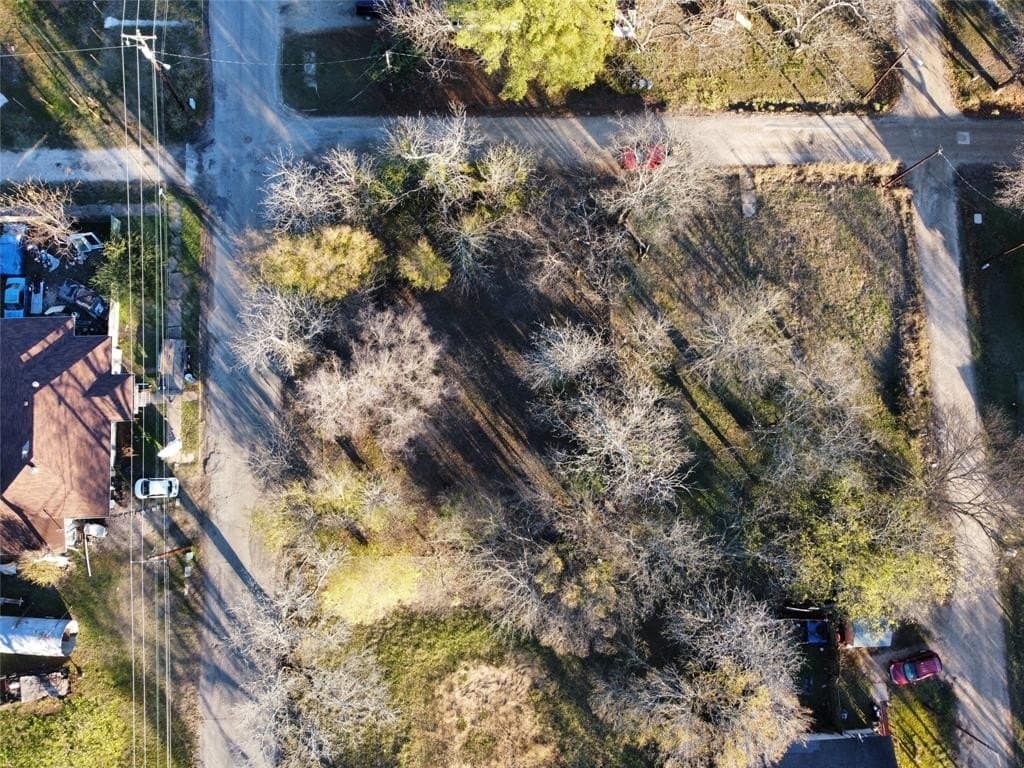 330 E Waco Avenue