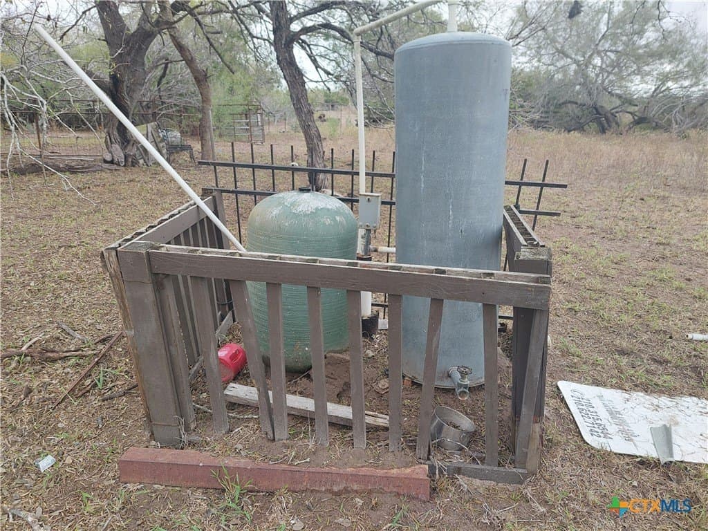 10 acres in San Patricio County - photo 3