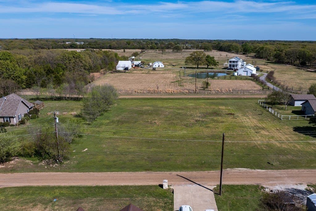 0.46 acres in Henderson County - photo 6