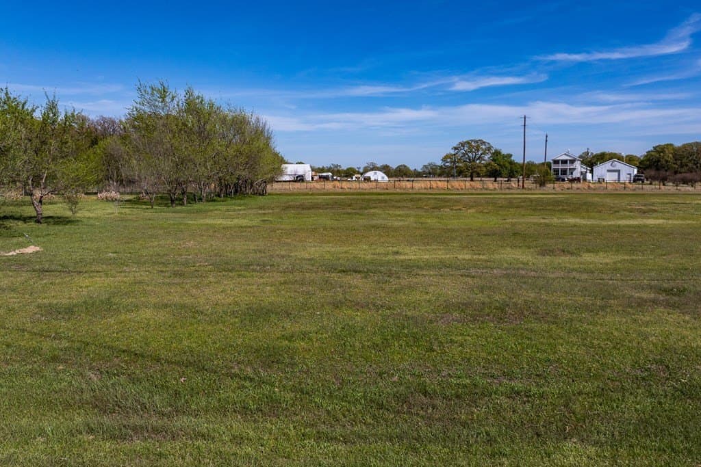0.46 acres in Henderson County - photo 3