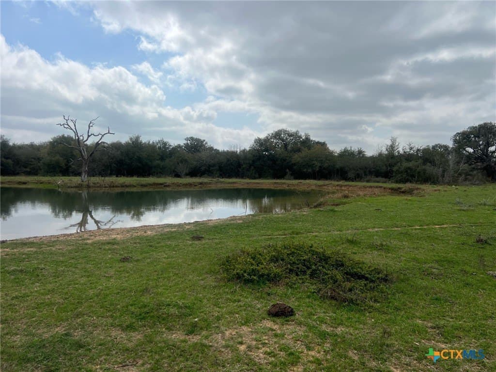370.68 acres in Lavaca County - photo 3