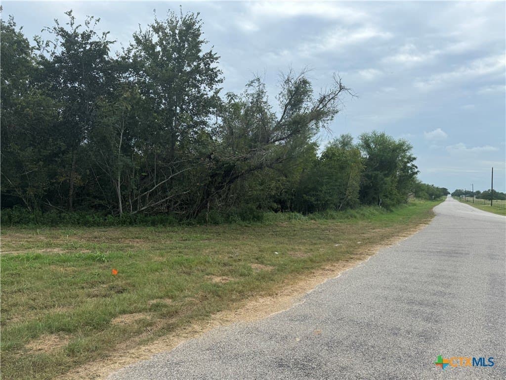 14.04 acres in Victoria County - photo 2