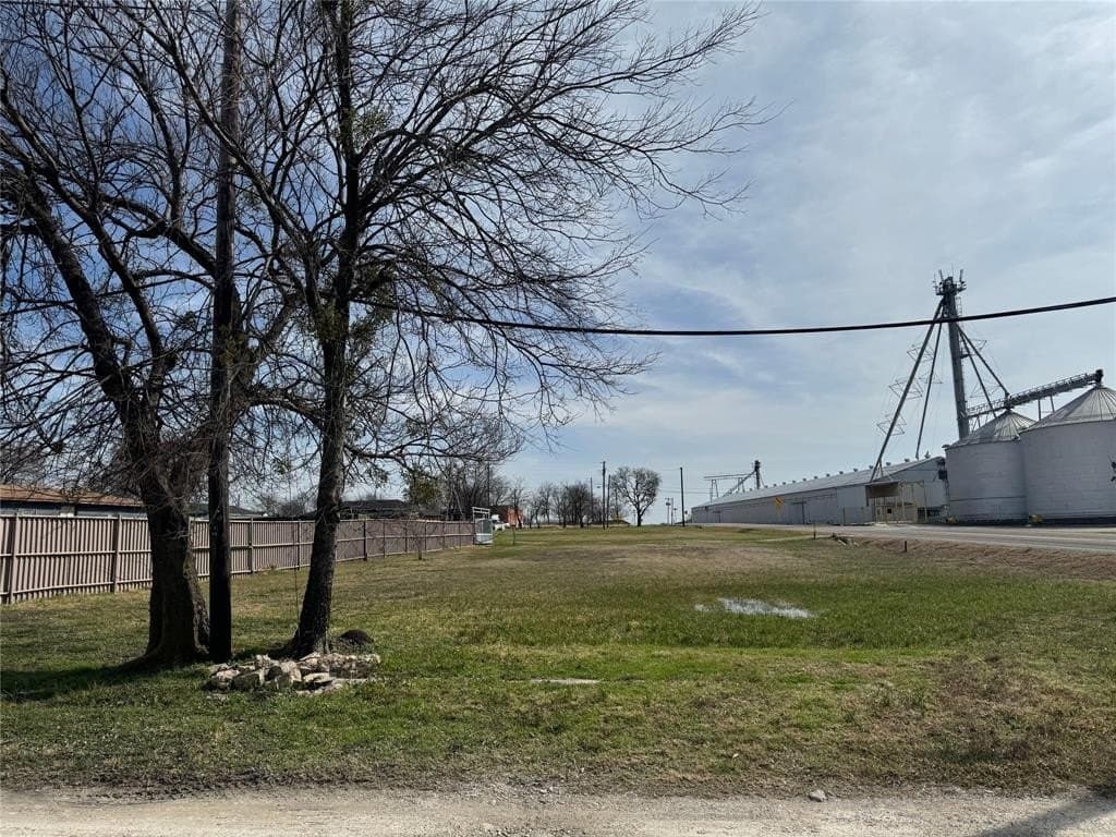 0.28 acres in Ellis County - photo 4