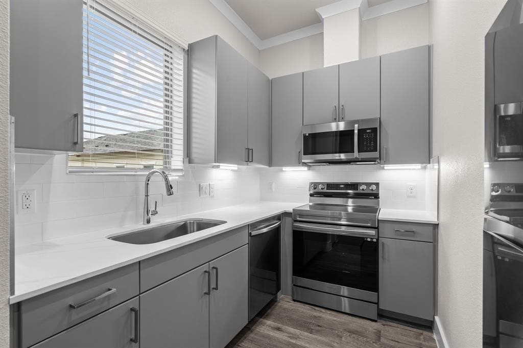 3280 Ganzer Road W