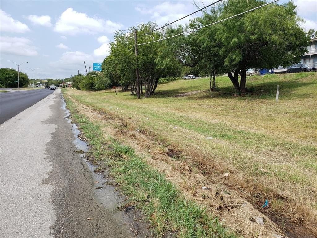 1.39 acres in Tarrant County - photo 31
