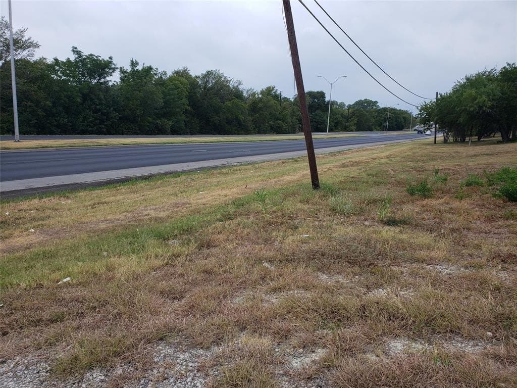 1.39 acres in Tarrant County - photo 2