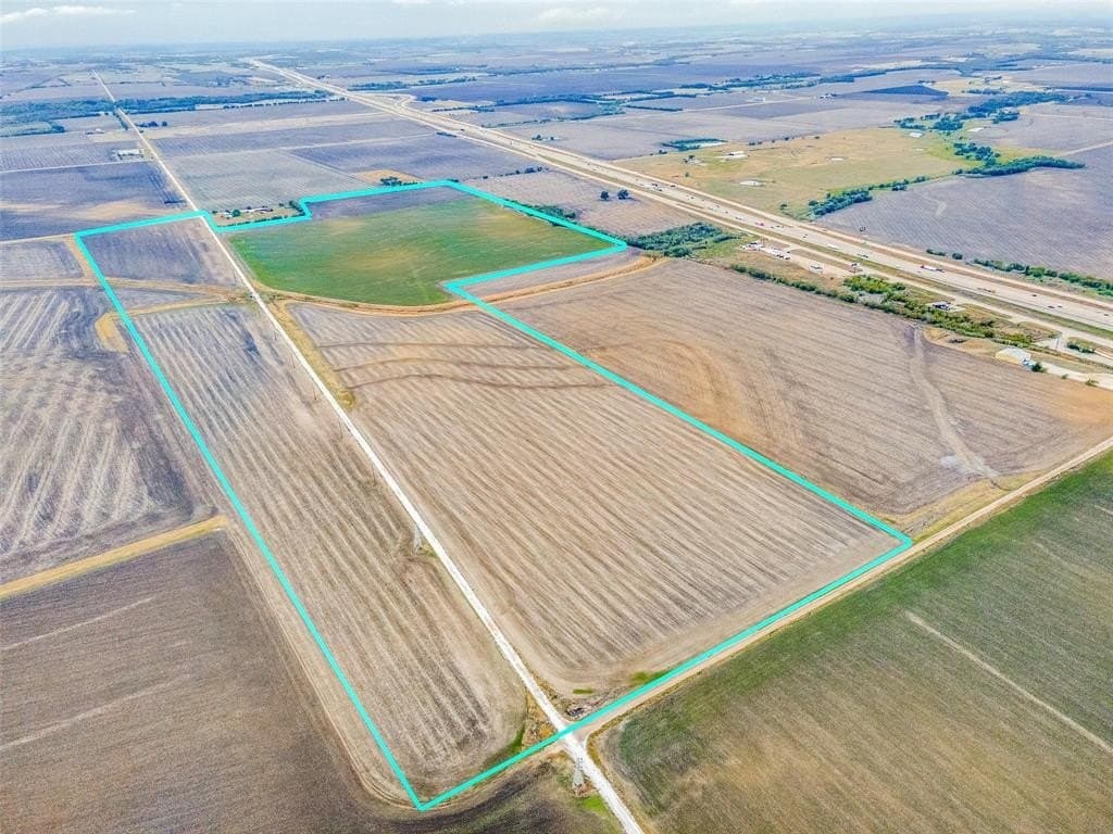 161.95 acres in Hill County - photo 2