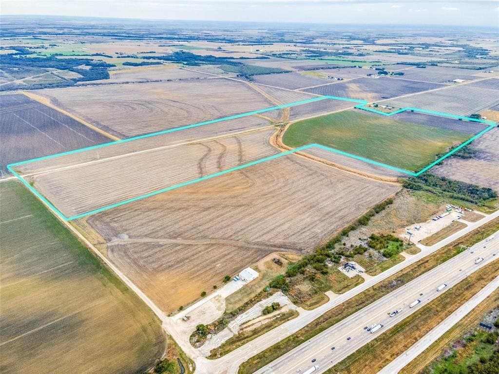 161.95 acres in Hill County - photo 3