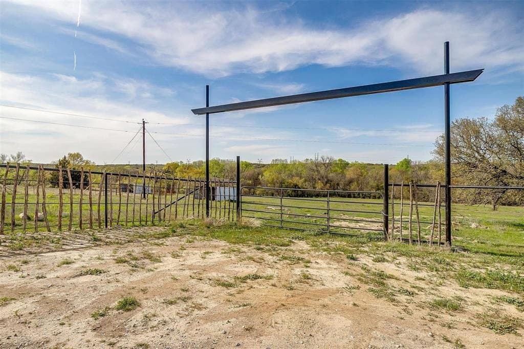 30.55 acres in Wise County - photo 4