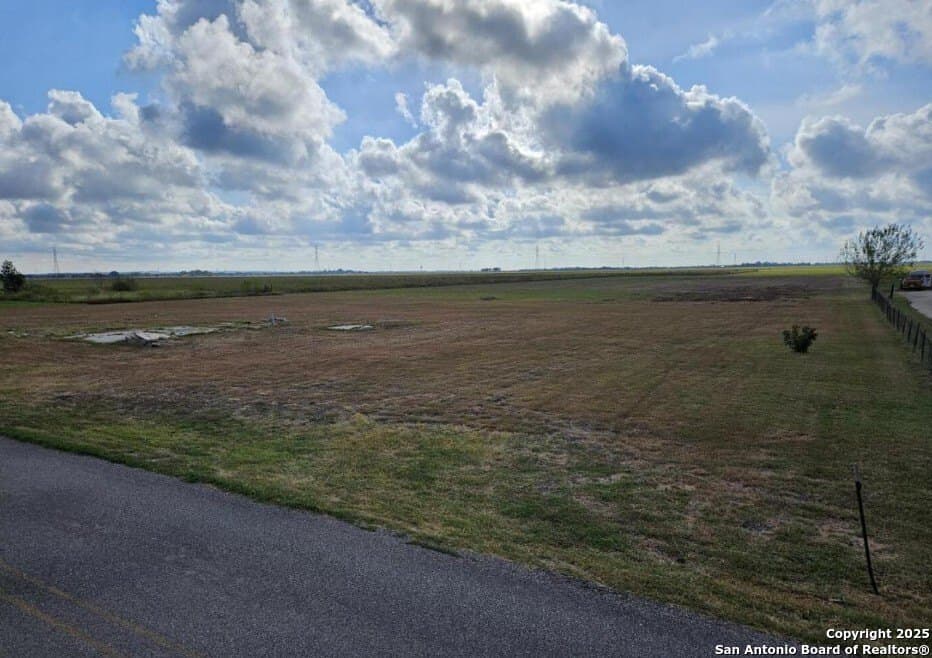 5.94 acres in Guadalupe County - photo 3