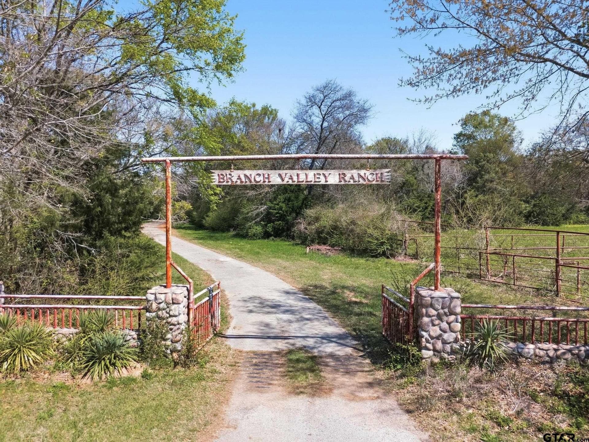 153.56 acres in Smith County - photo 2