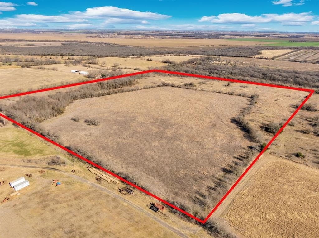 38.5 acres in Ellis County - photo 2