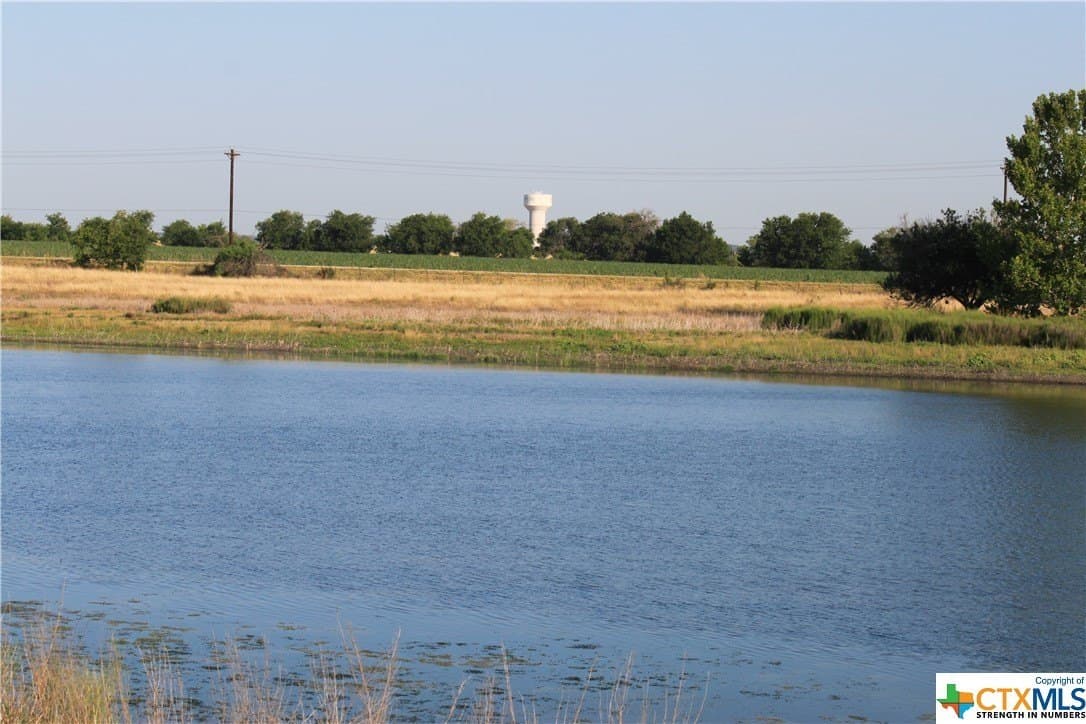 106.04 acres in Guadalupe County - photo 2