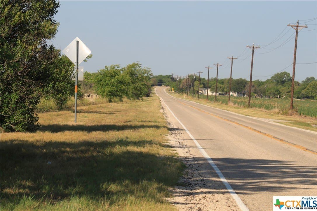 106.04 acres in Guadalupe County - photo 3