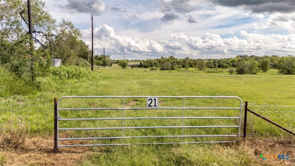 5.83 acres in Victoria County - photo 2