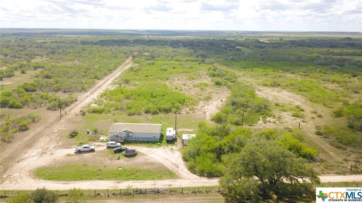 10 acres in DeWitt County - photo 2