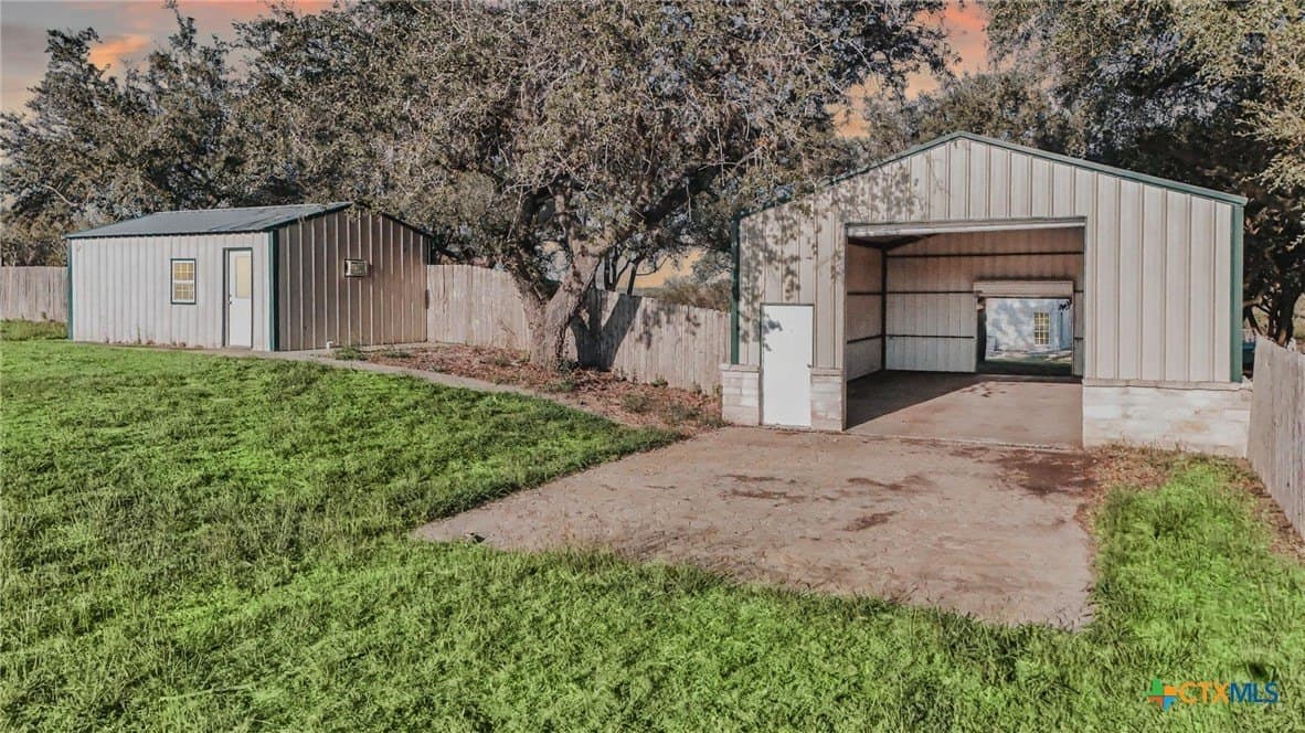 16.18 acres in Victoria County - photo 41