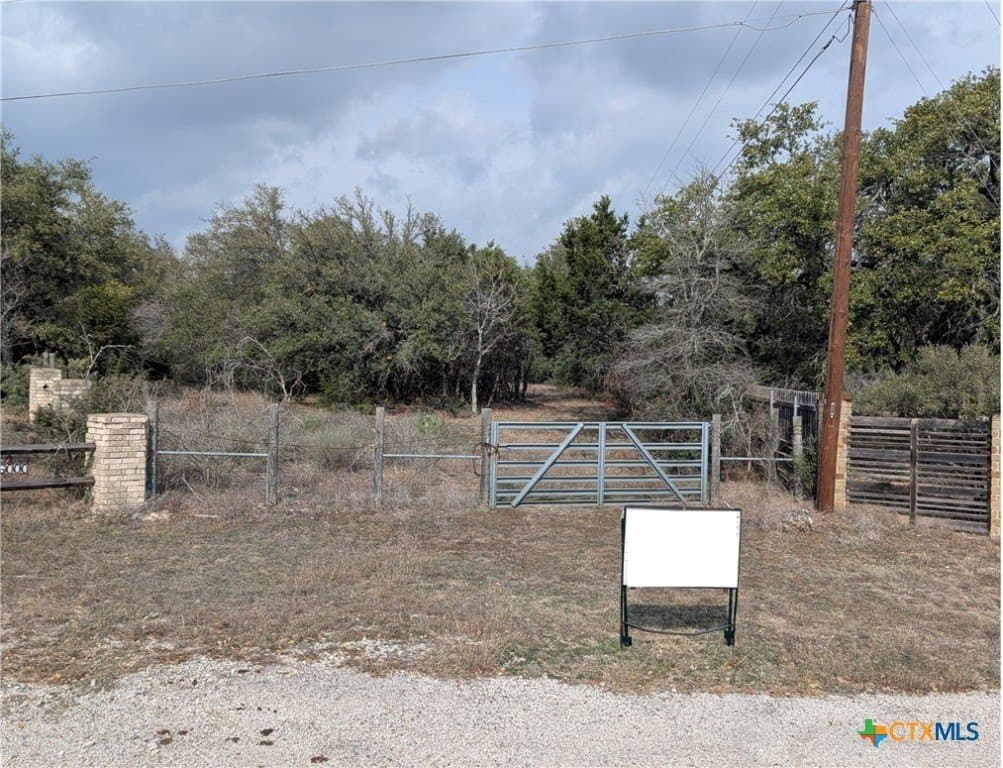 4 acres in Hays County - photo 4