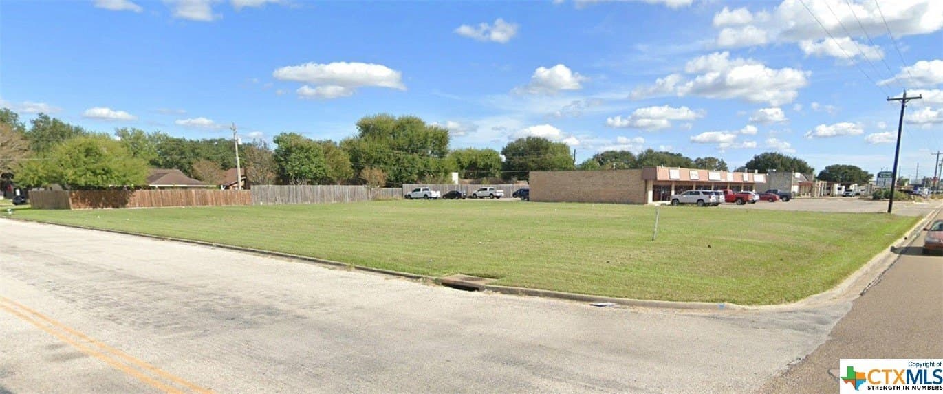 0.71 acres in Victoria County - photo 2