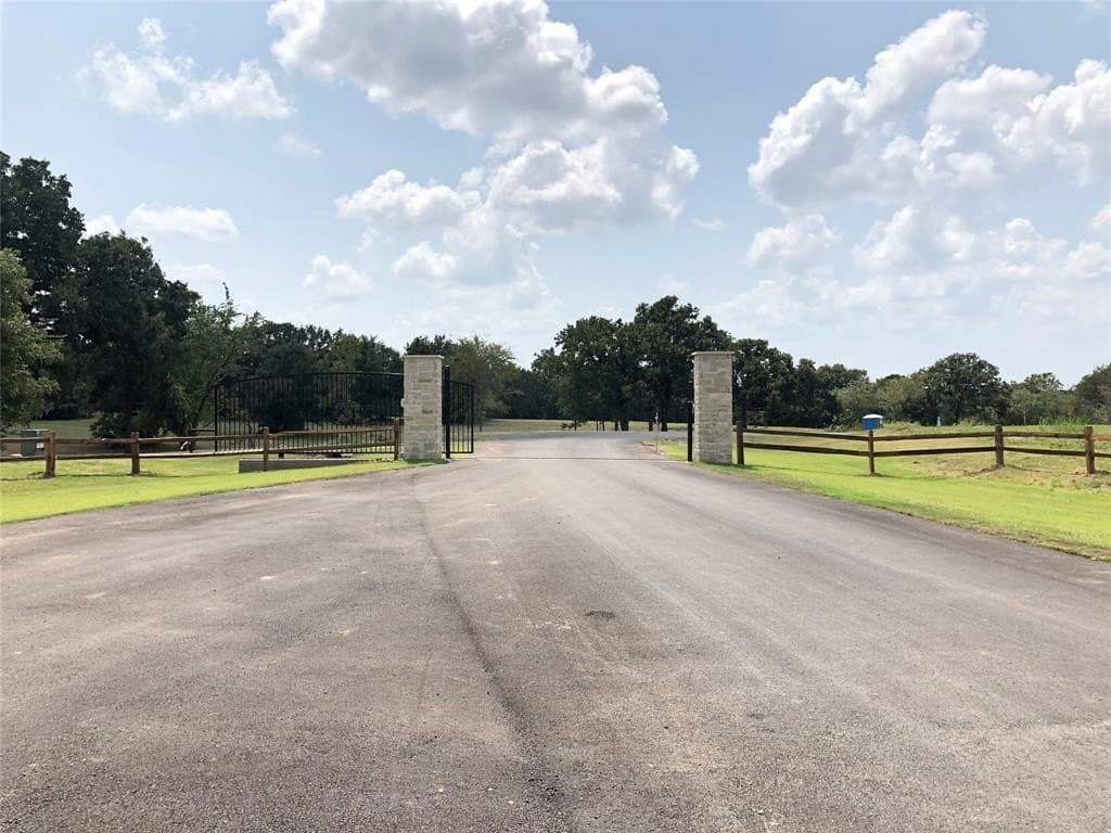 1.01 acres in Navarro County - photo 39