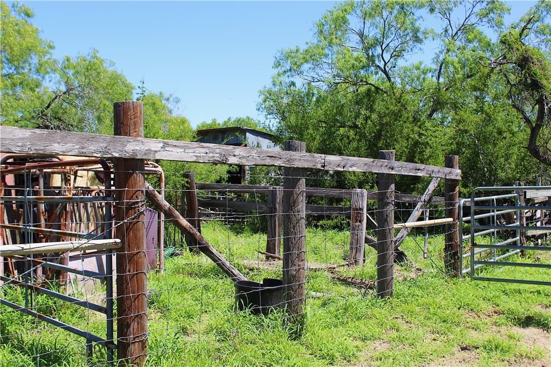 870 acres in Kleberg County - photo 13