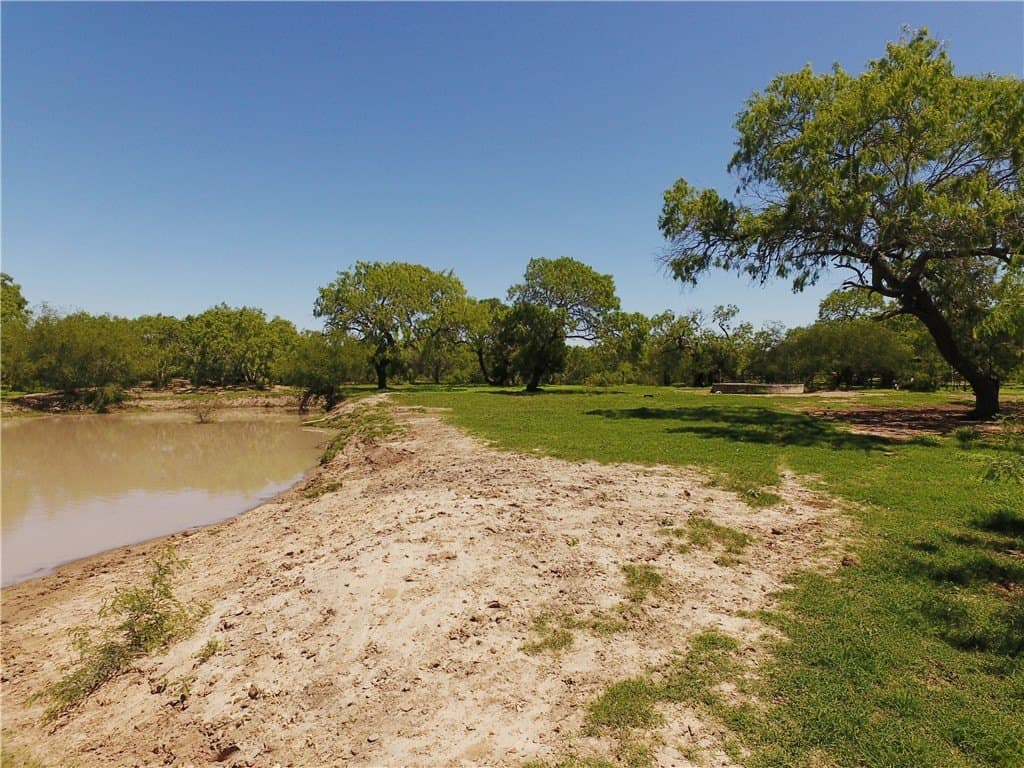 870 acres in Kleberg County - photo 18