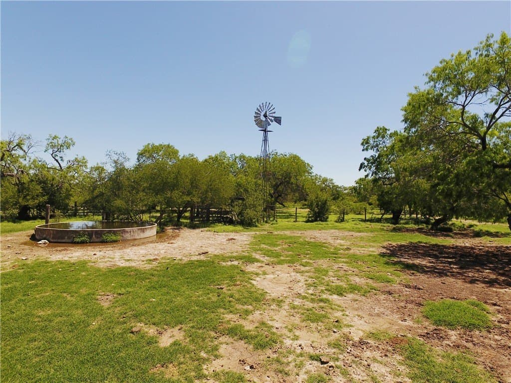 870 acres in Kleberg County - photo 2