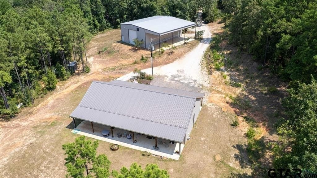 7352 Iris Ln.