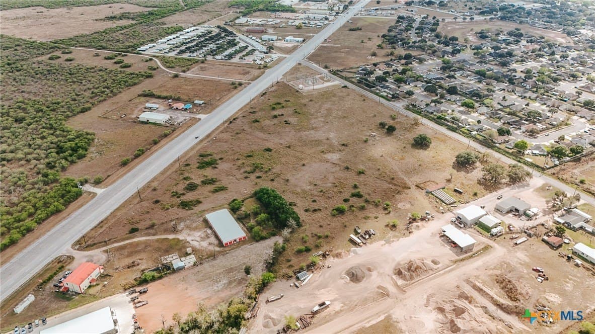18.73 acres in Victoria County - photo 5
