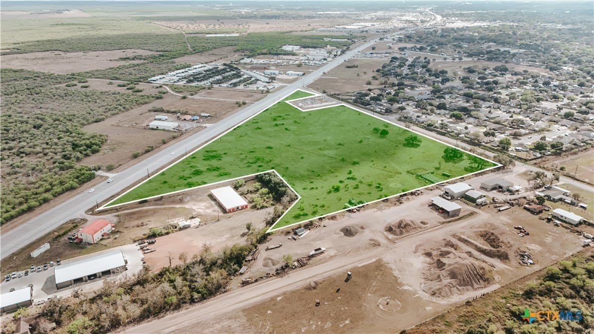 18.73 acres in Victoria County - photo 3