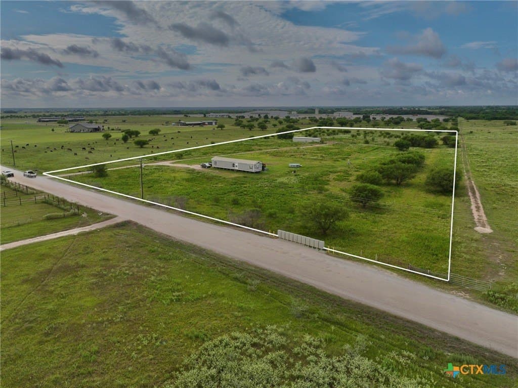 10 acres in Victoria County - photo 4