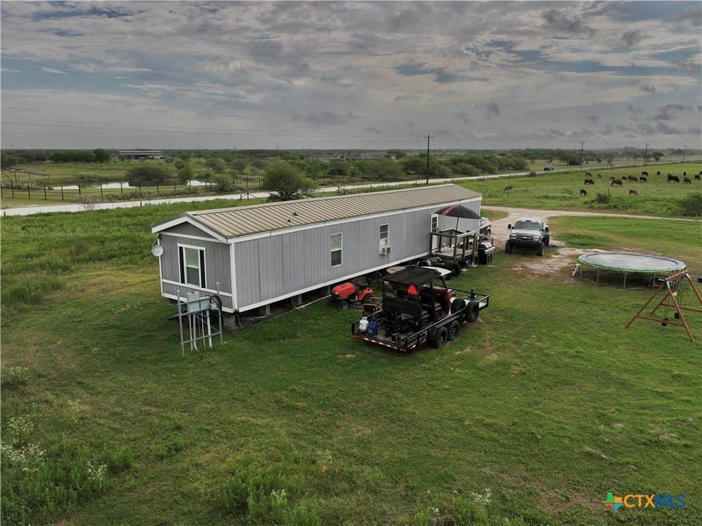 10 acres in Victoria County - photo 6