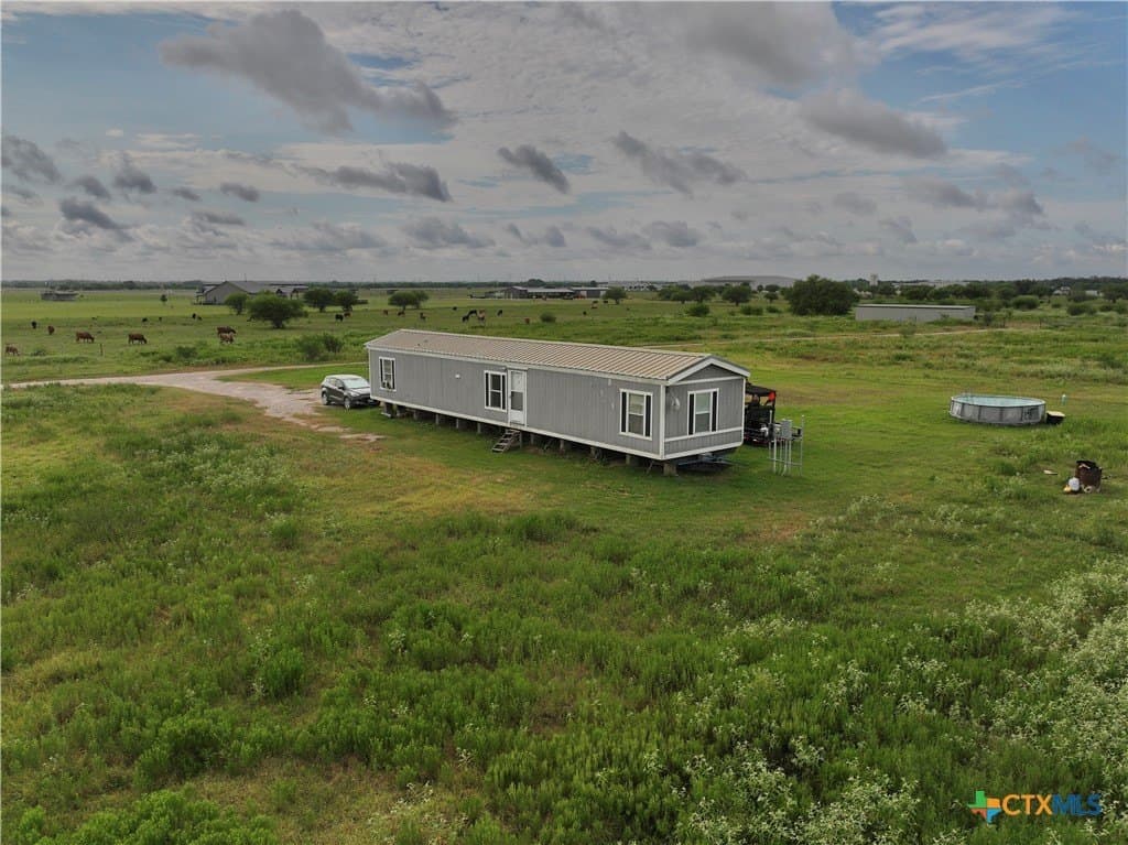 10 acres in Victoria County - photo 9