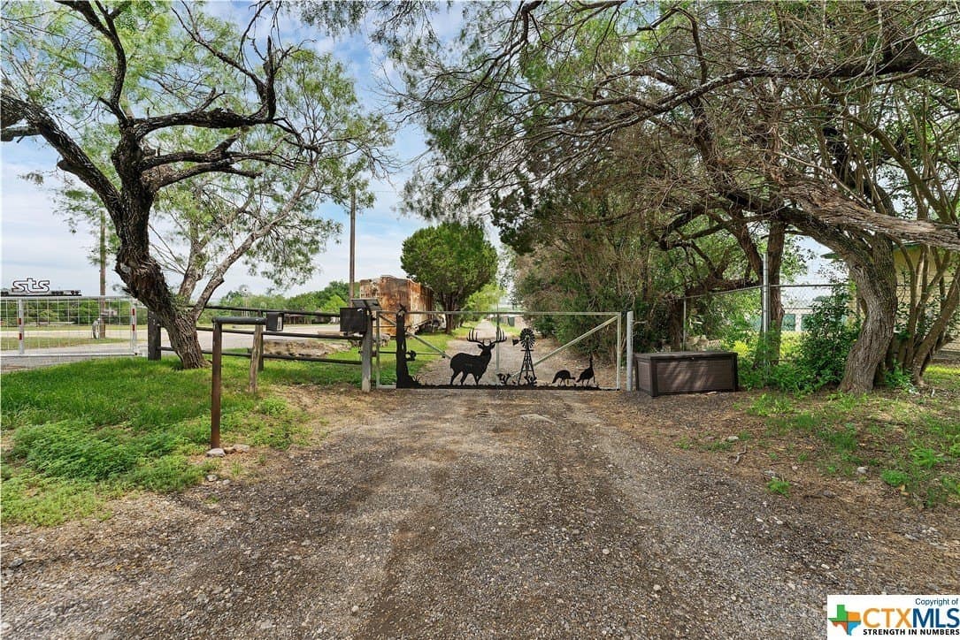 22.02 acres in Comal County - photo 5
