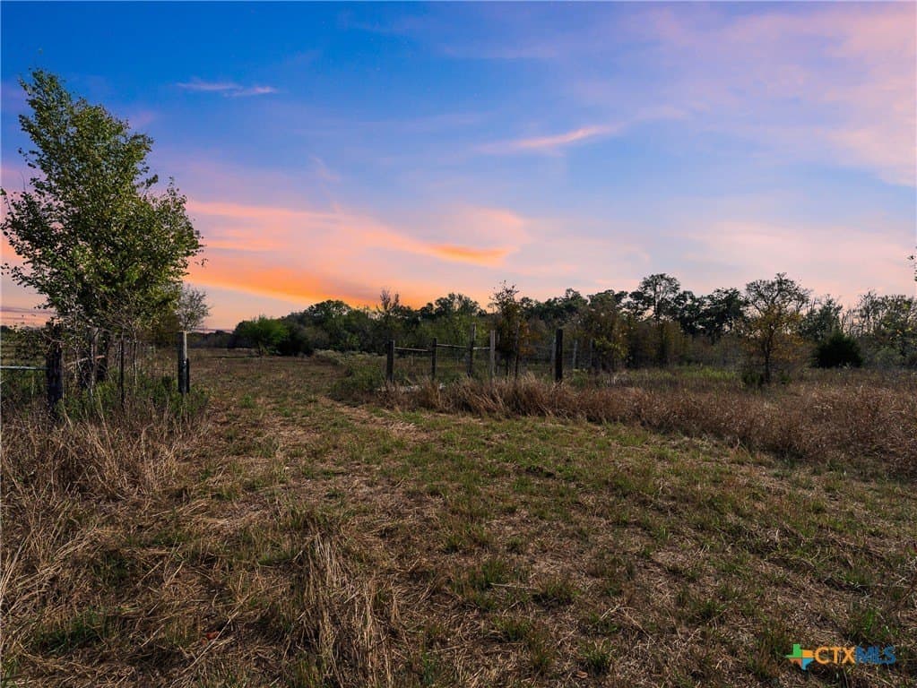 25.32 acres in Gonzales County - photo 2