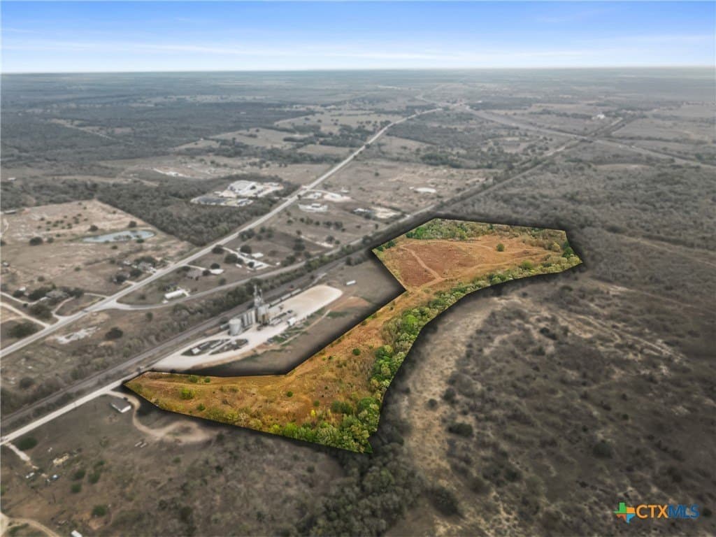 25.32 acres in Gonzales County - photo 3