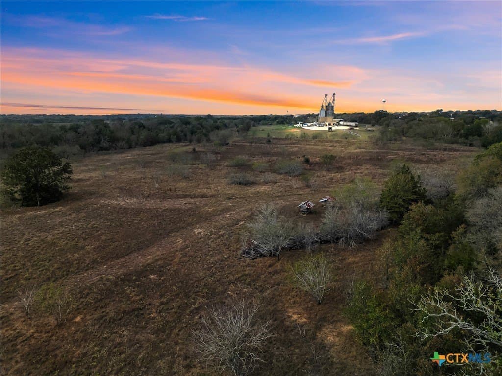 25.32 acres in Gonzales County - photo 4