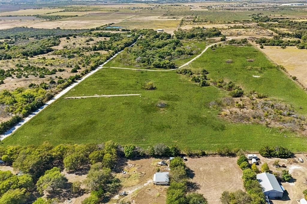 18.44 acres in Ellis County - photo 4