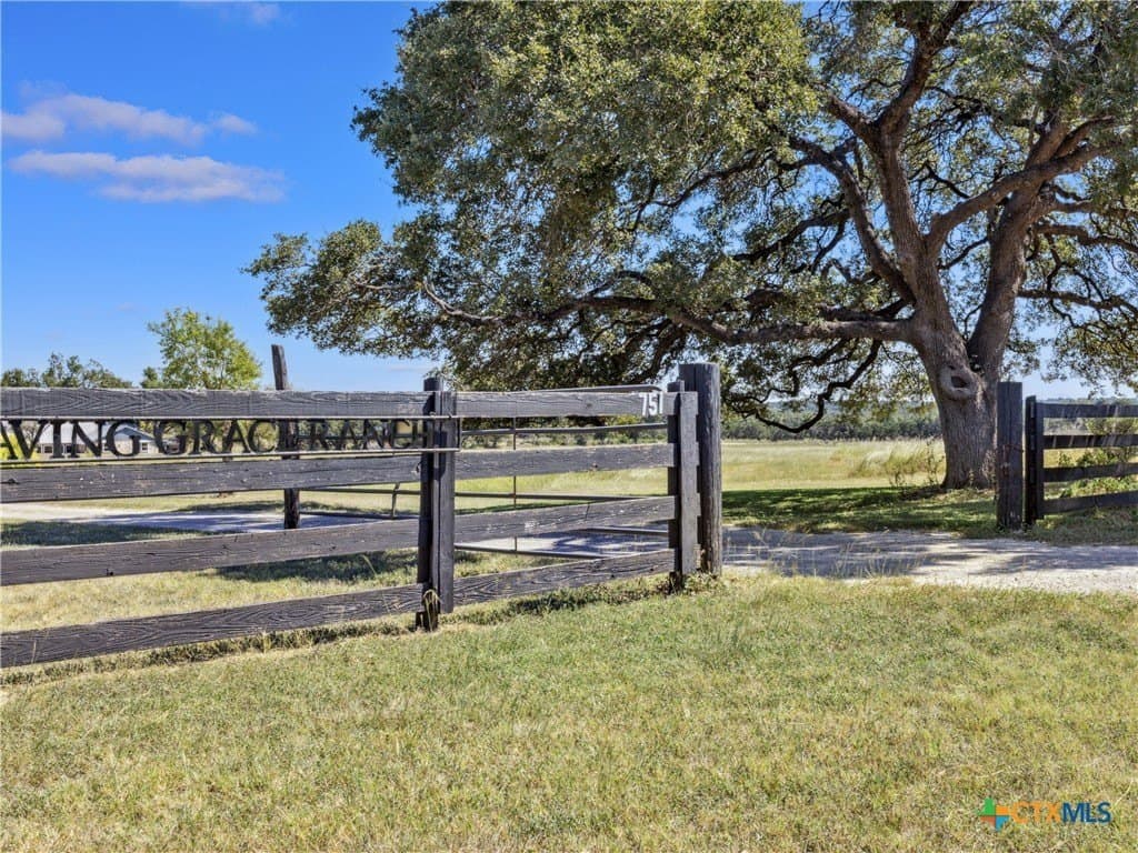 88.91 acres in Comal County - photo 2