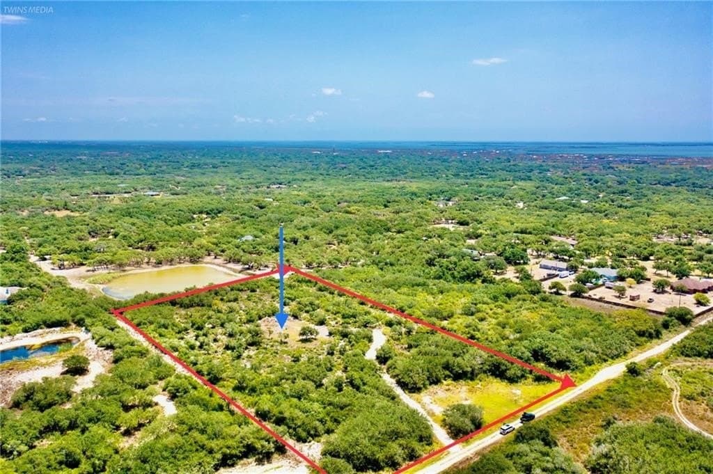 W Rhodes Avenue lot: 44
