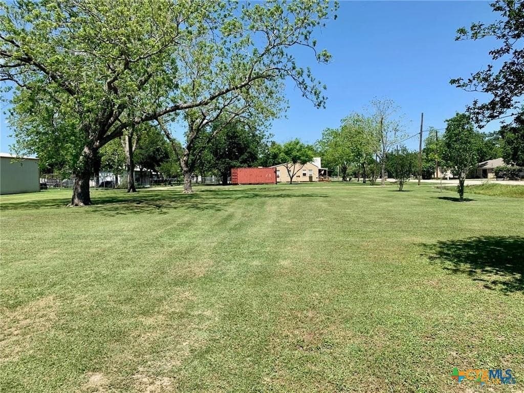 E Division Street lot: 9, 10