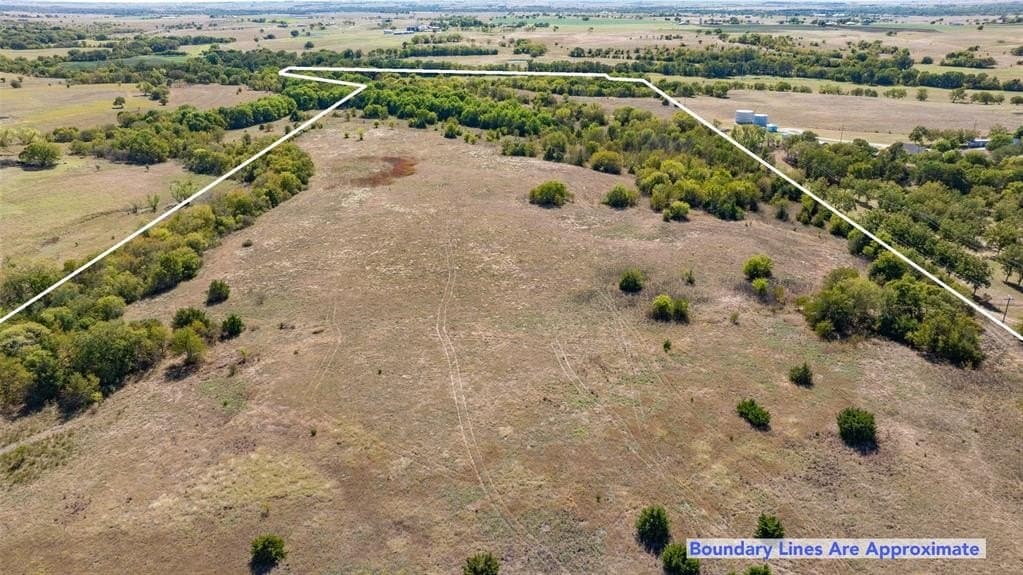 53.93 acres in Cooke County - photo 4