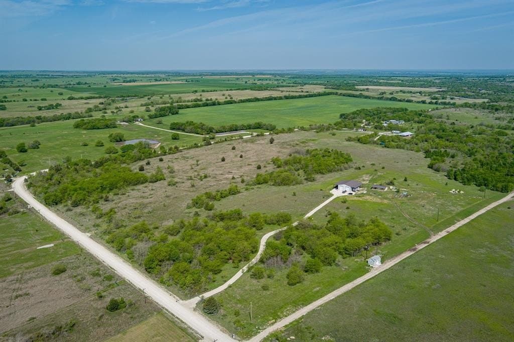 10 acres in Cooke County - photo 3