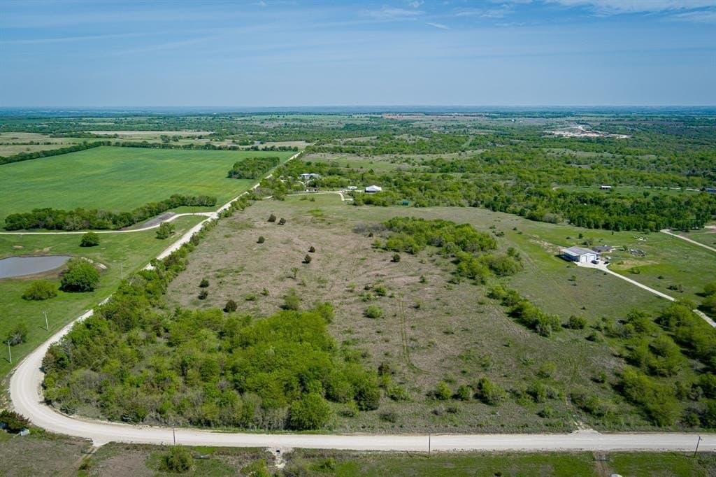 10 acres in Cooke County - photo 2