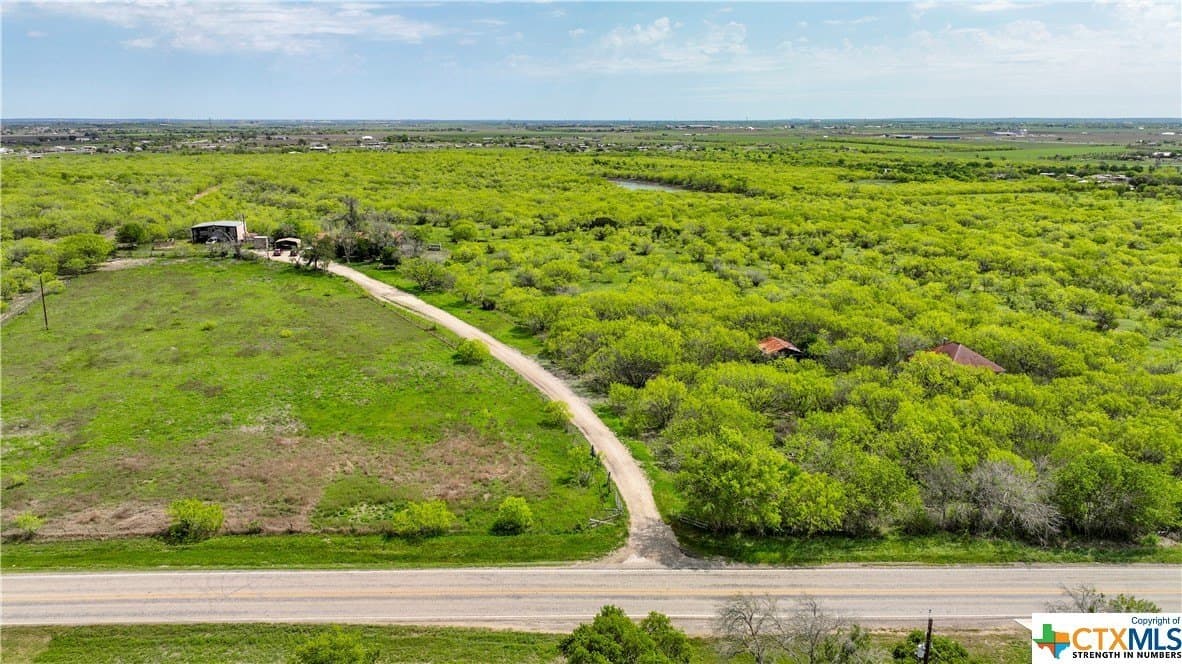 183.18 acres in Guadalupe County - photo 2