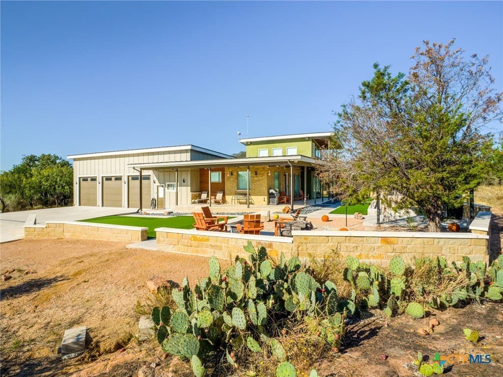 125 W Granite Oaks Drive