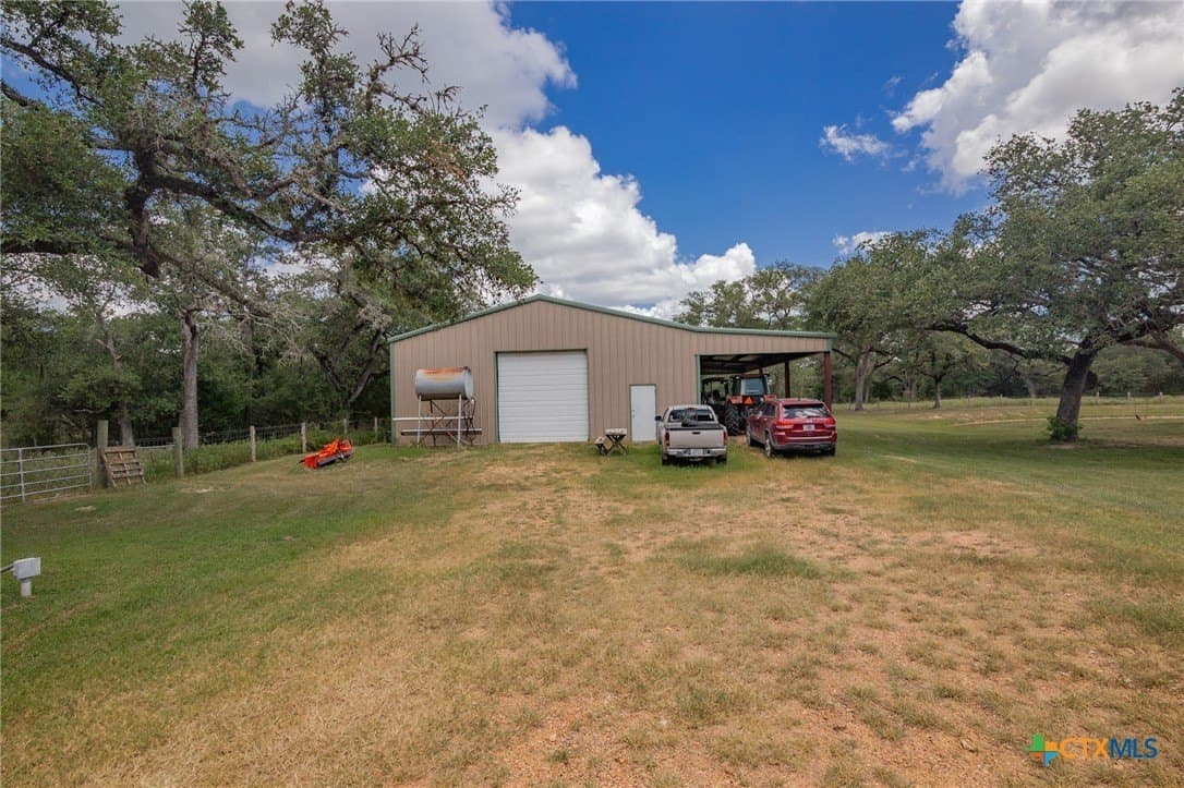 193 acres in Lavaca County - photo 4